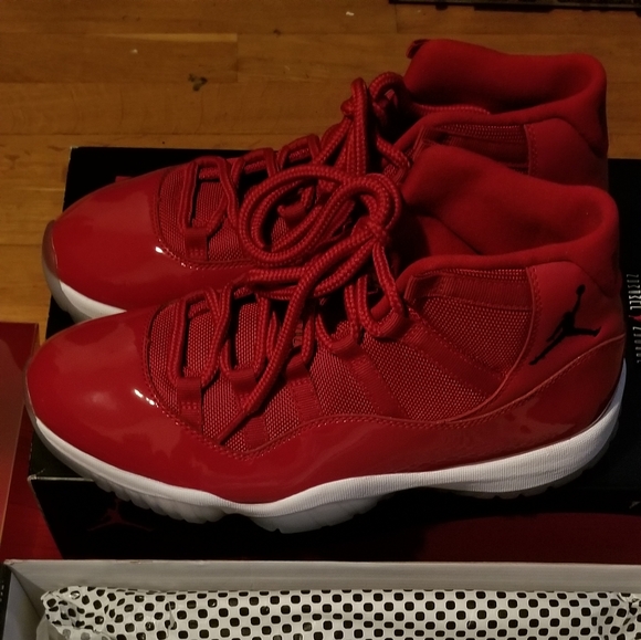 Nike Air Jordan 11 Retro - Picture 3 of 8